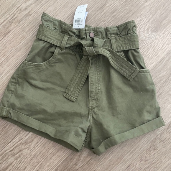 NWT Abercrombie Army Green Paper Bag shorts XS - Picture 2 of 3